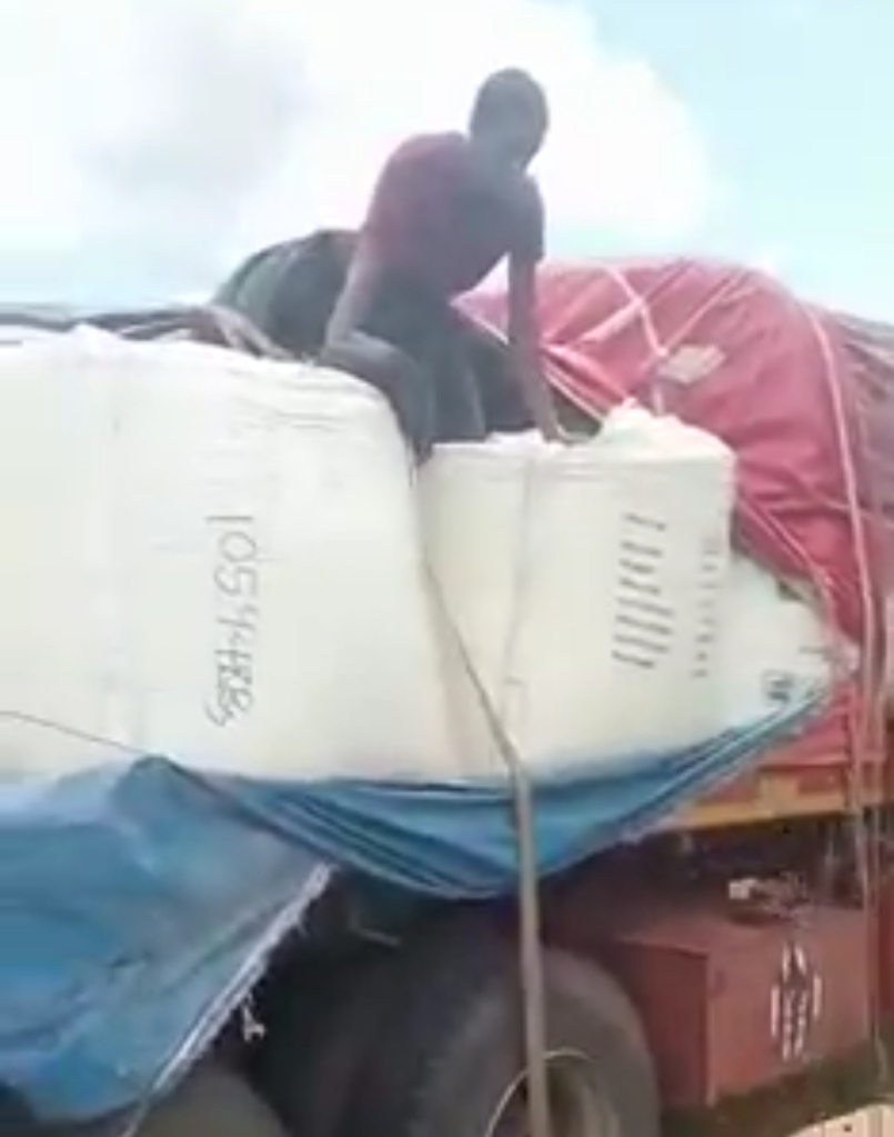Video:Zambian Police Intercepts a Tanzanian Truck Carrying Illegal Immigrants